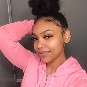 Meet your Posher, Aliya